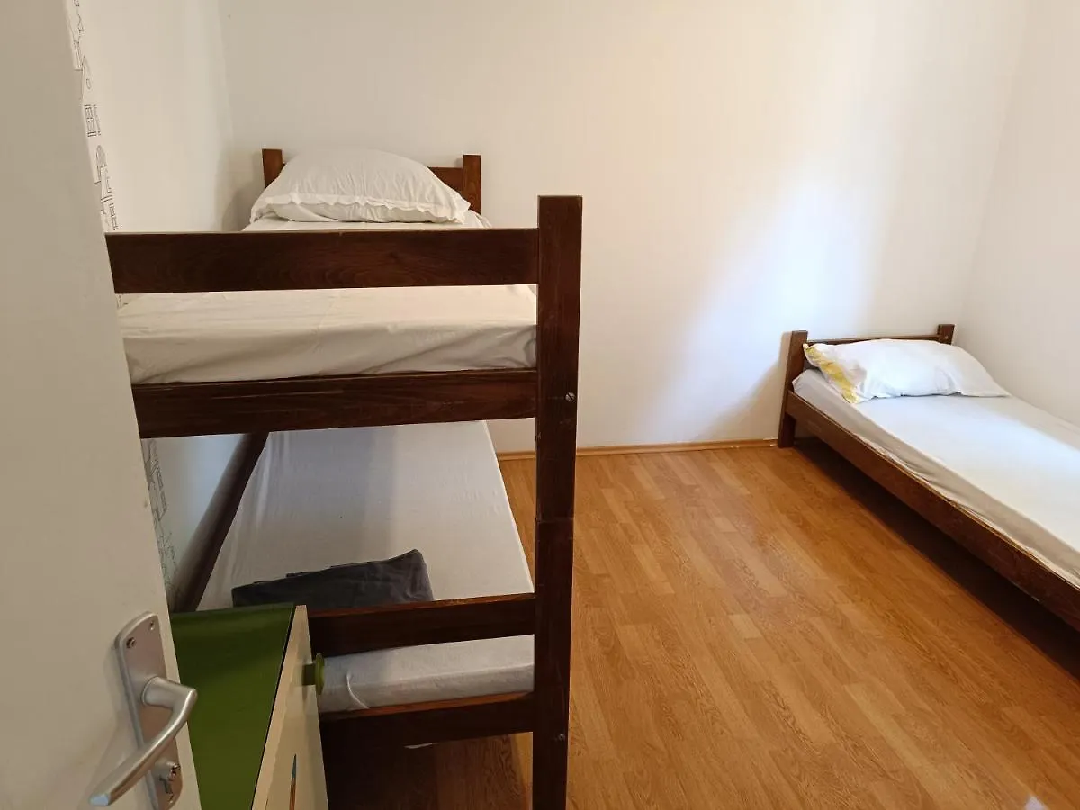 טרוגיר Hostel Rasema